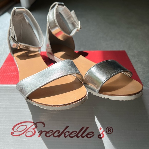 Breckelle’s Joy 23 Silver Sandals - Ankle Strap with Buckle - Picture 3 of 7